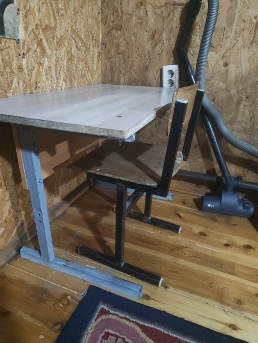 Средние тумбочки и парта