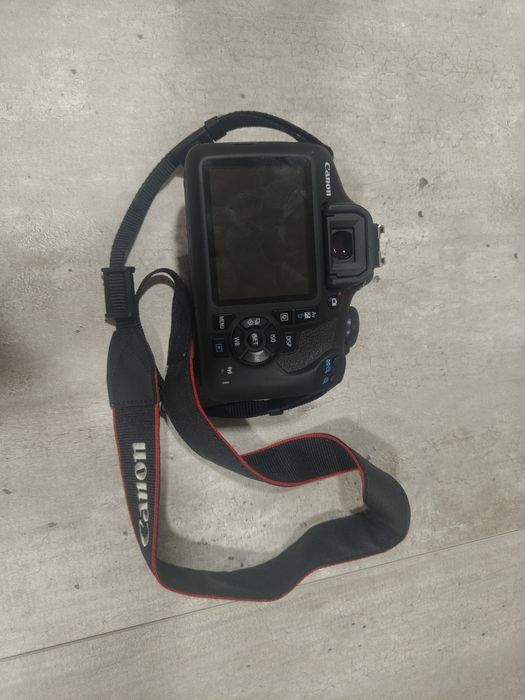 Canon EOS 2000D само тяло + зарядно и батерия