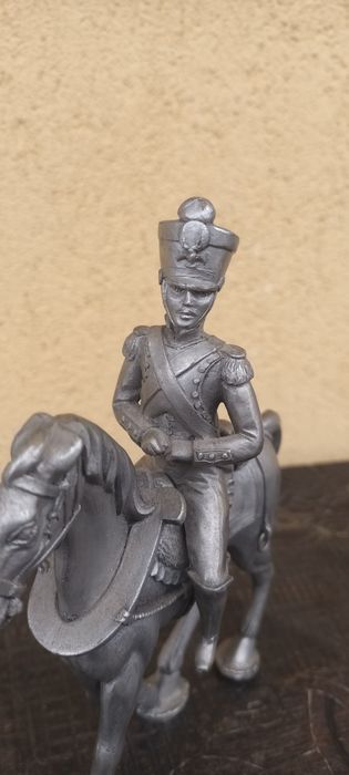 Statuie, metal neferos