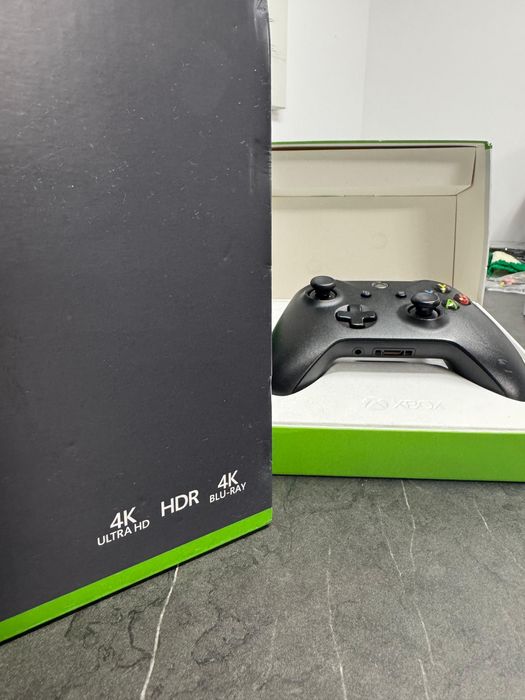 Consola XBOX ONE X - 3 manete incluse