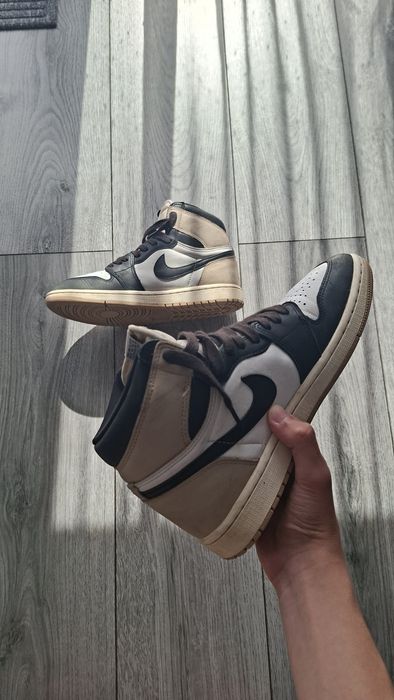 Vând sneakers Air Jordan 1 light mocha