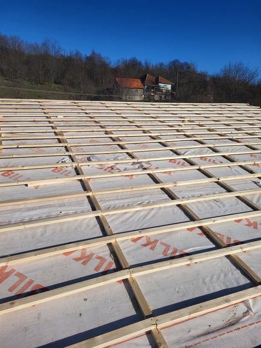 Executam lucrari acoperisuri