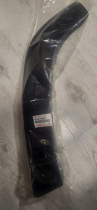 Задна лява лайсна за врата Тойота 4 рънър