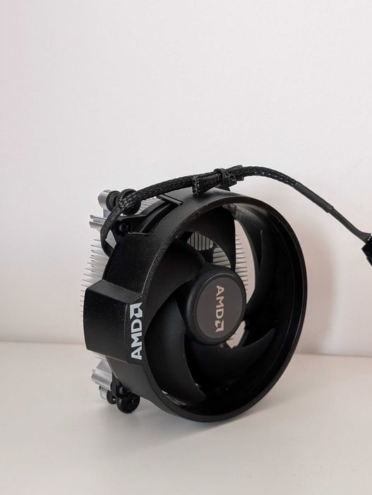 AMD Wraith Stealth охладител за процесор AM4/AM5