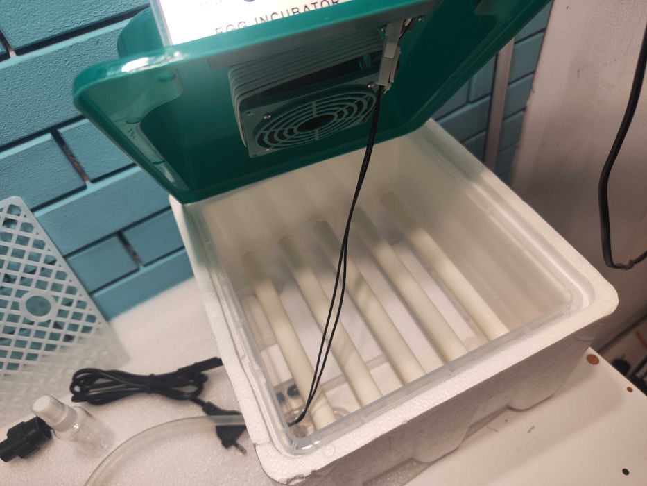 CoInceptus инкубатор 12–16 яйца – автоматично обръщане и влага