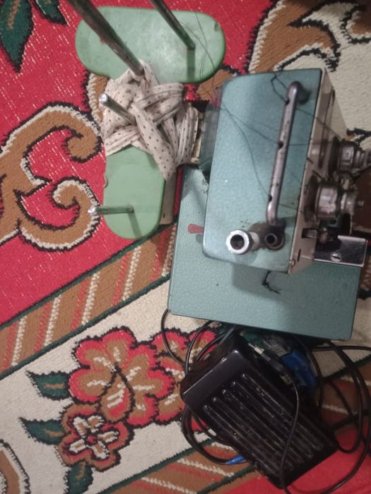 Аверлок машинка.