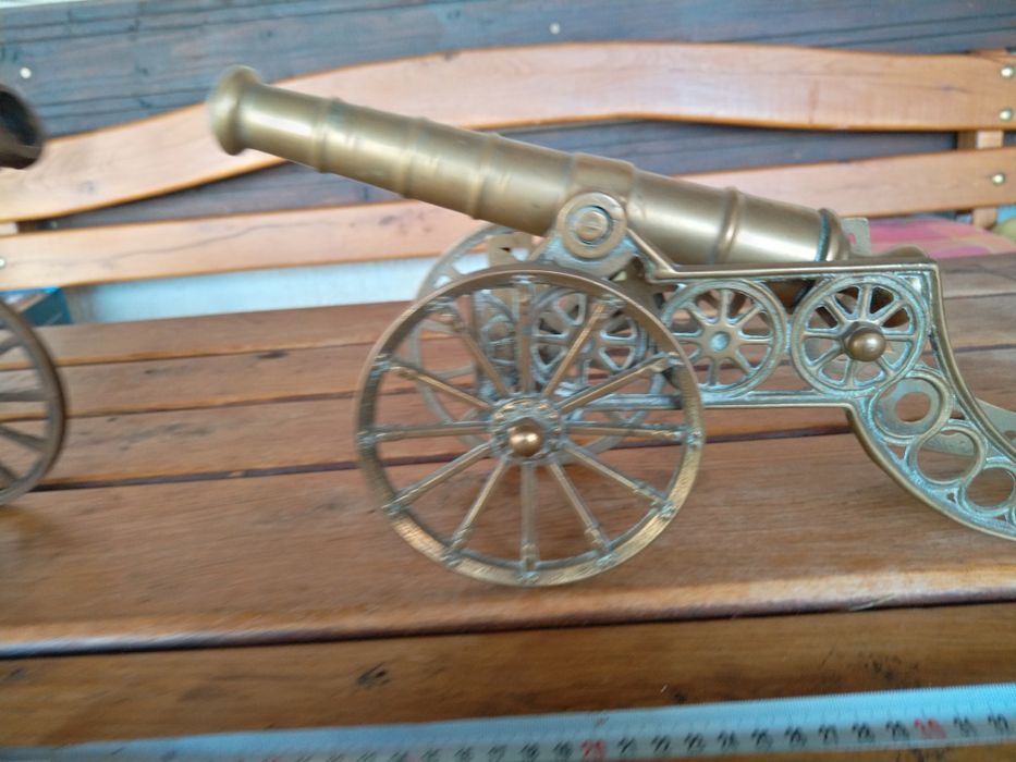 Продавам чифт огромни тежки старинни бронзови топове