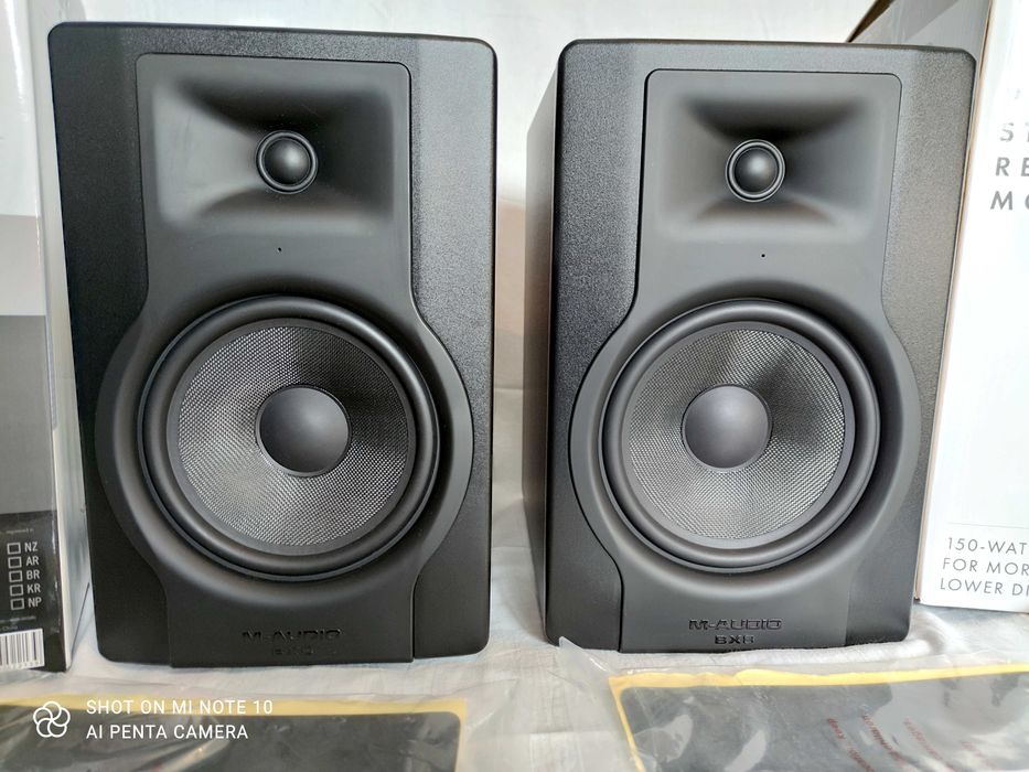 M-Audio BX8 D3 студийни монитори