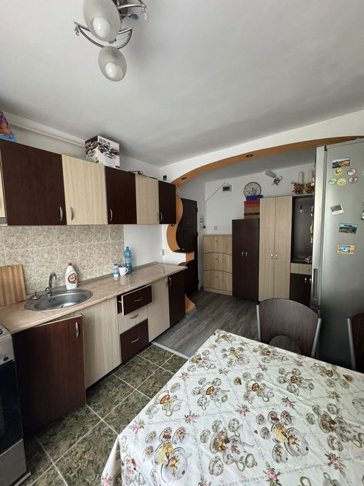 Apartament 2 camere semidecomandat mobilat