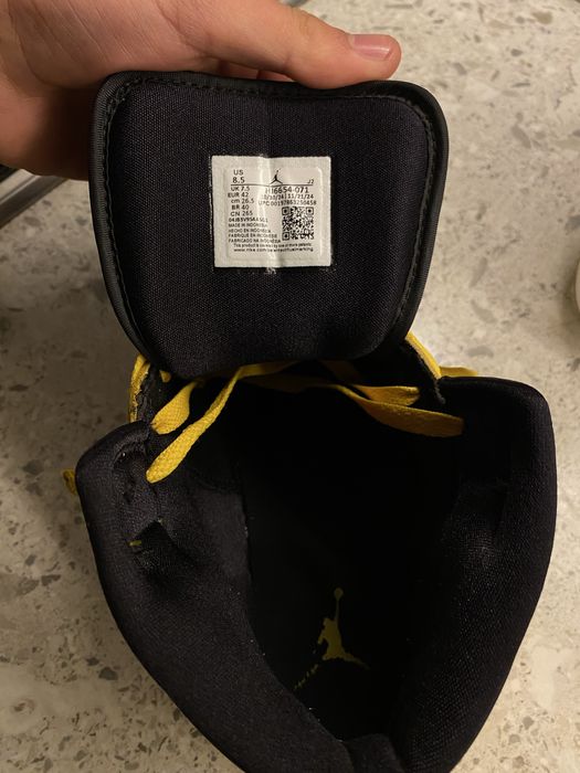 Jordan 1 mid black and yellow