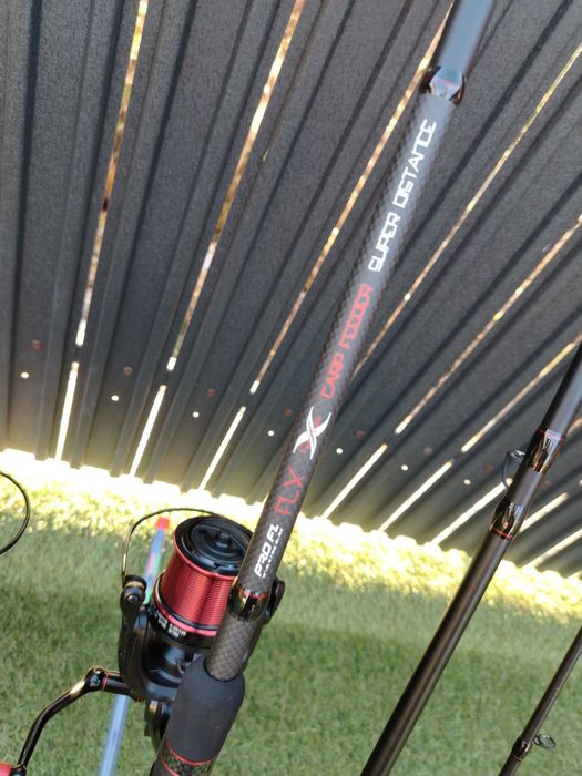 2 Flx FEEDER PRO FL Super Distance 3.9m 60 180 gr + 2 Strategist 8000