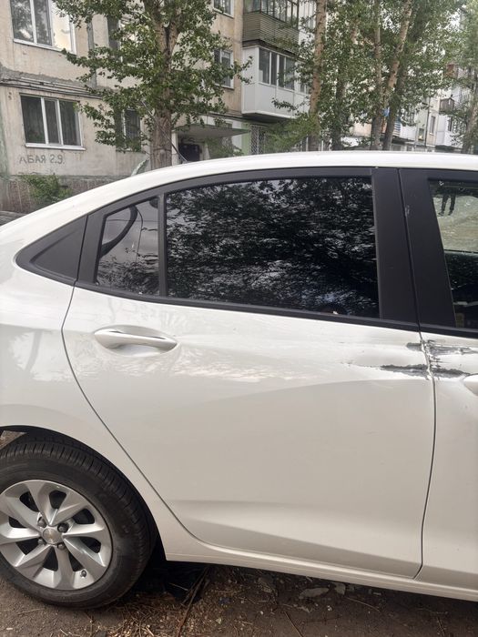 Продам капот и двери от Шевроле