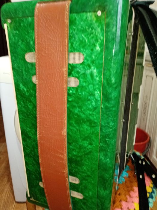 Продам баян в отличном состоянии в г. Уральске.