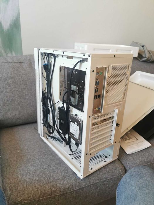 Компютърна кутия (PC Case) - Тhermaltake View 200 TG ARGB Mid Tower