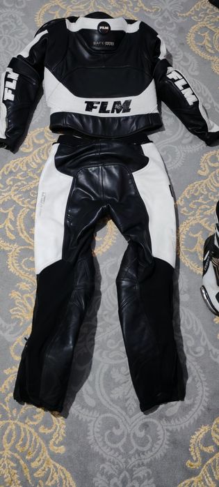 Echipament motocicletă FLM de vânzare