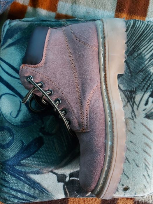 Vând bocanci noi marime 41-42