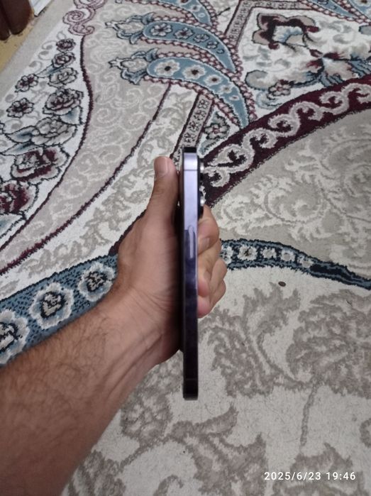 Iphone 14 pro purple