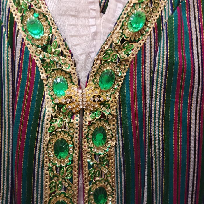 Kelinlik koʻylaklar yap yangi.Tikilgan kiyilmagan.Chimildiqda kiyiladi