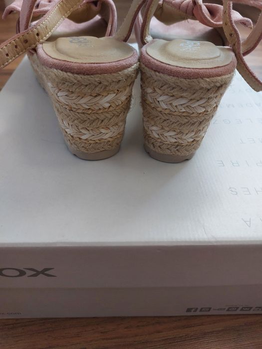 Ежеджевни сандали на платформа и ток в розов и червен цвят