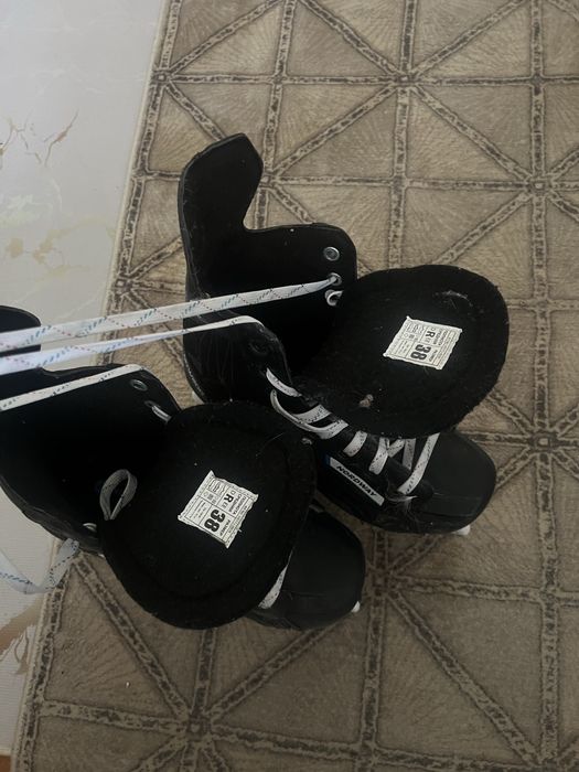 Продам коньки хокейные