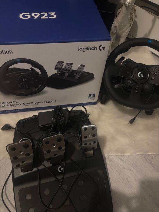 Set Gaming Volan și pedale Logitech G923 TrueForce PS5 PS4 & PC nou
