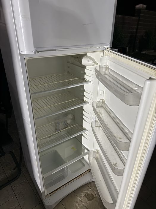 Холодильник indesit