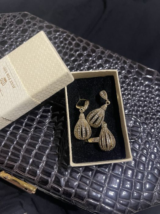 Комплект красивое серьги и кольцо