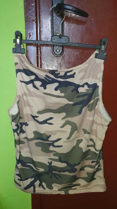 Тениски на различни марки