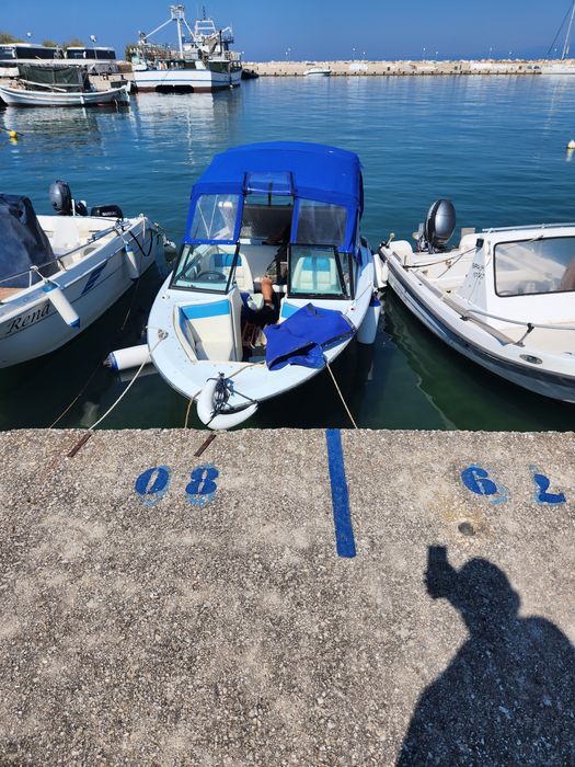 Barca 6 persoane Glastron Invader