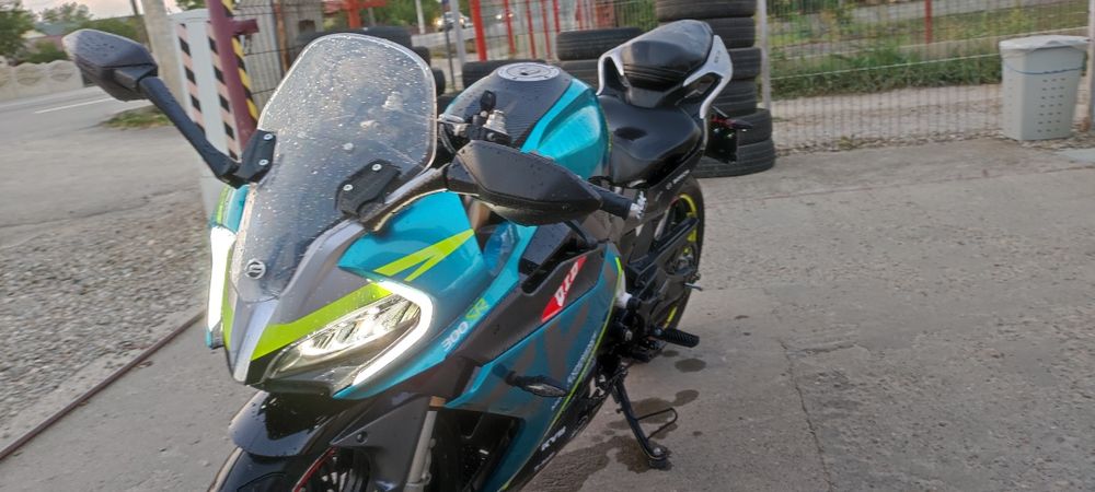 Vând CFMoto 300SR an 2021