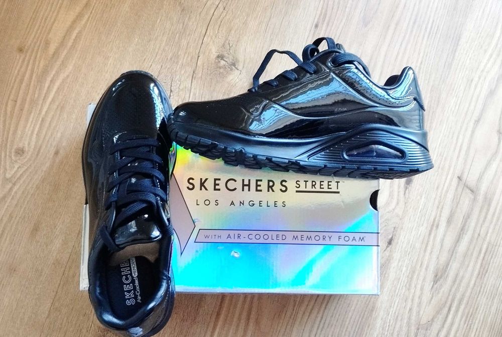 НОВИ Дамски черни обувки Sketchers