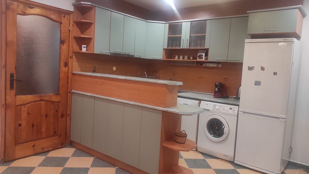 Двустаен апартамент с голяма дневна и отделна спалня на топ център