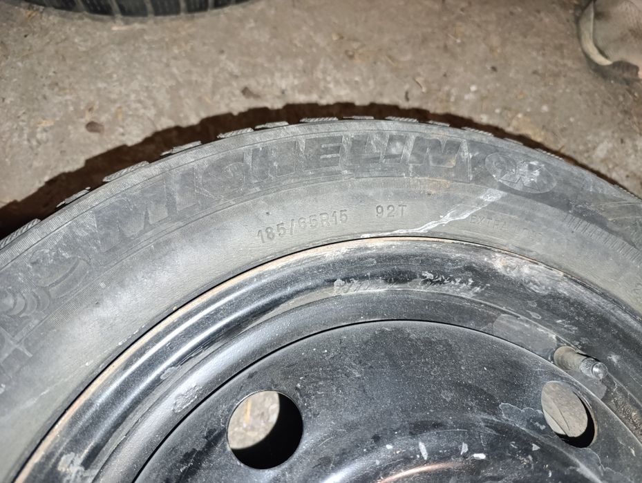 Продам два комплекта резины