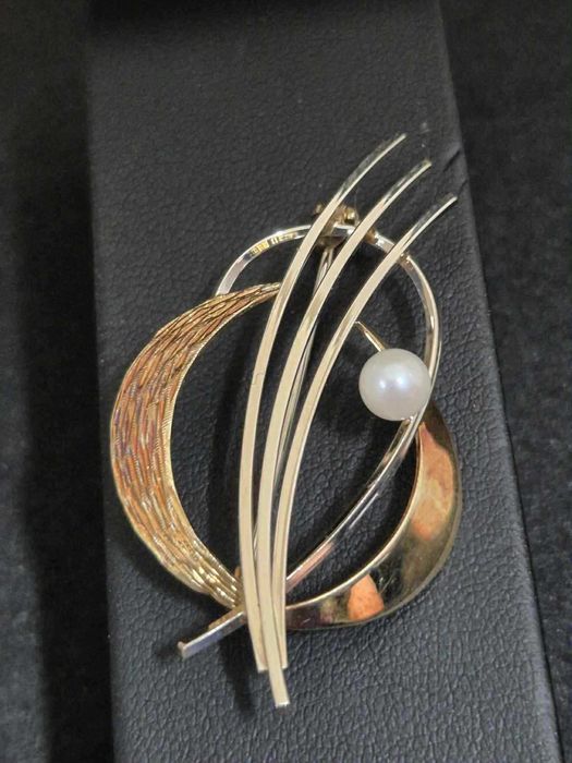 Златна брошка с естествена перла - 4.84гр