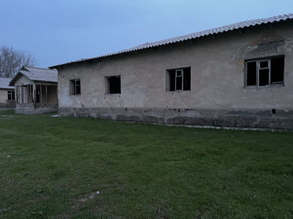 Noturar er binolari bn sotiladi er maydoni 2.5 gektar