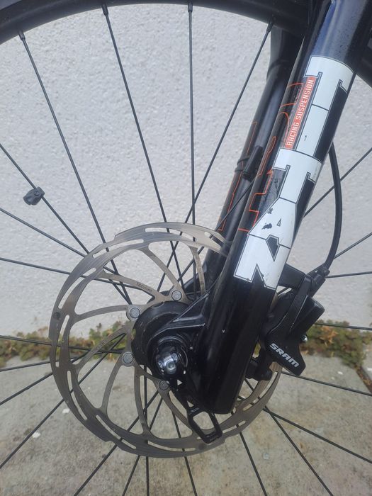 Vând bicicletă cu specialized