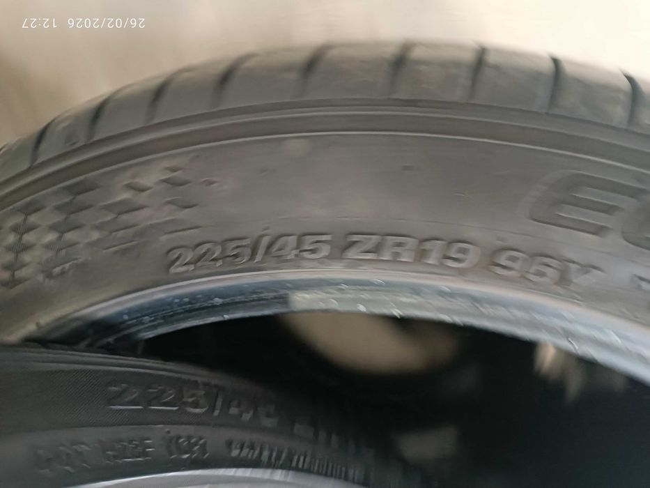 2бр.летни гуми 225/45/19 Kumho