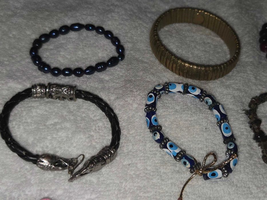 Lot vintage de 19 bratari diverse