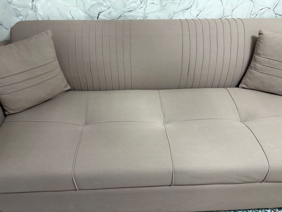 Продаю диван для гостиной