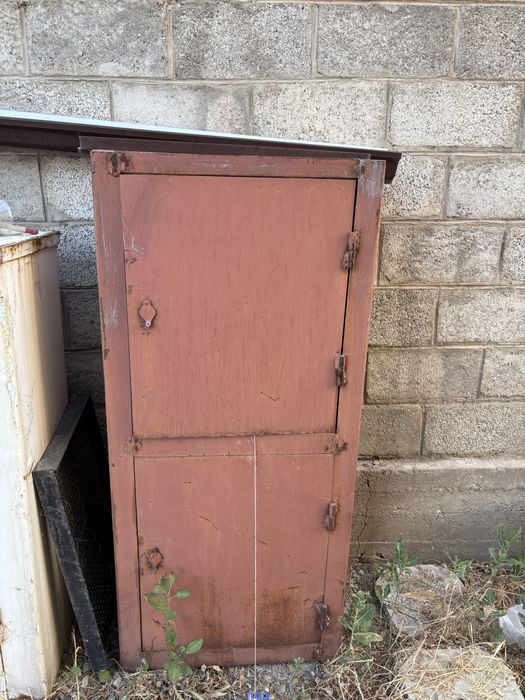 Сейф  3 шт Б/У .