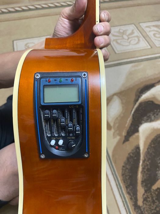 Продам гитару Adasio