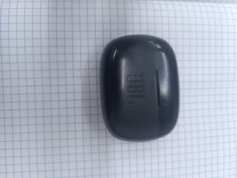 JBL Wave 200TWS чёрного цвета
