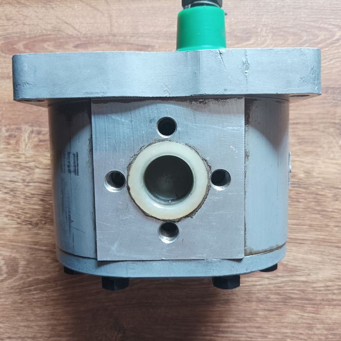 Нова,неизползвана  хидравлична зъбна помпа.