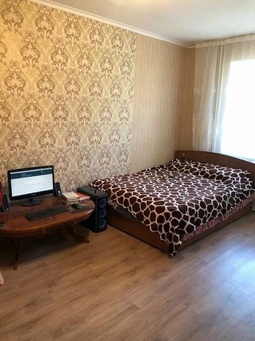 Метро чиланзар 16-й квартал сдаю квартиру мебелью,техникой! всем можно