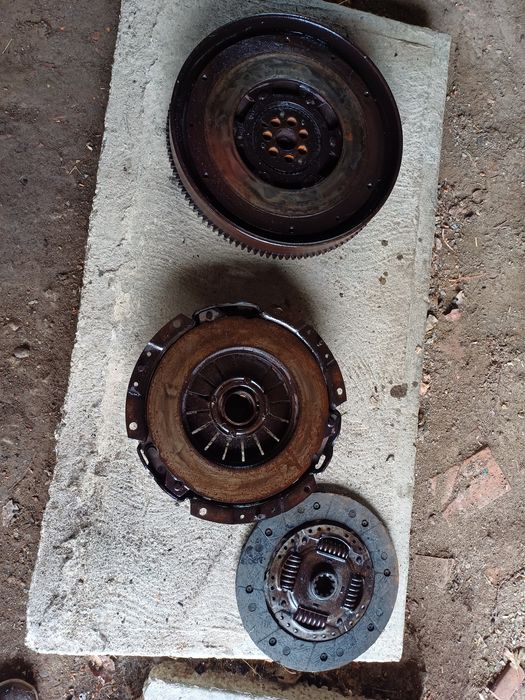 Kit ambreaiaj iveco dayli 23 euro4 volanta masa dubla an 2006/2011