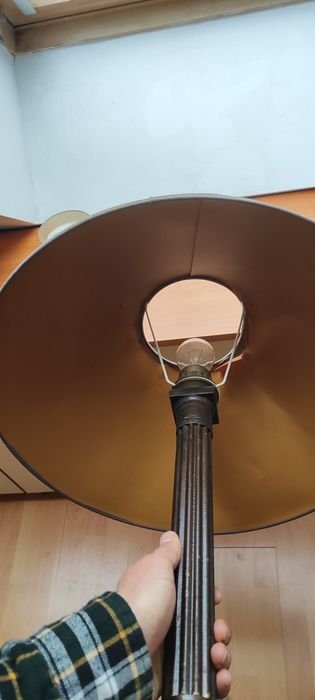 Ретро лампа с подставка от камък