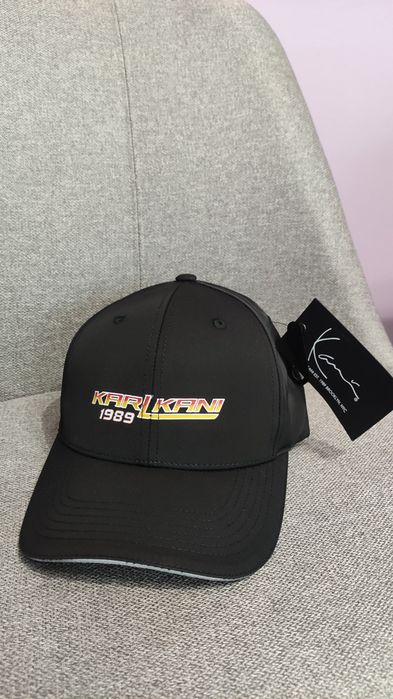 НОВА Шапка KARL KANI с козирка