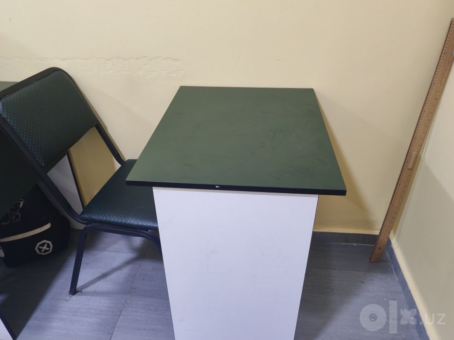Продаются парты и стулья комплекты