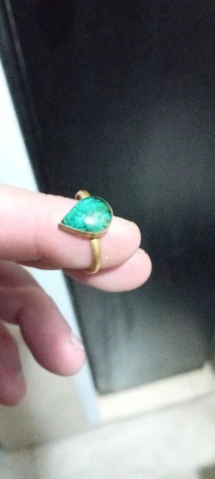 Сребърен медалист с монета, и стар пръстен с естествен камък.