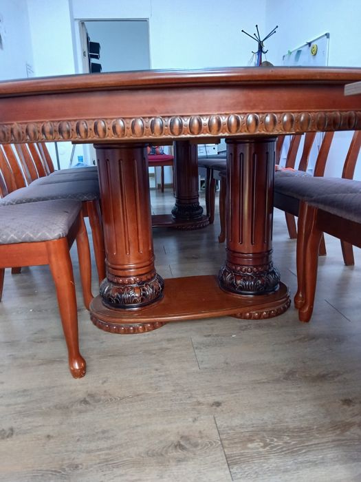 Стол для гостинной